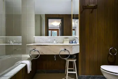 Un baño de Luderna - Apartamento con terraza Bonaigua B2 Salient