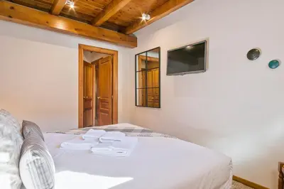 Una televisión o centro de entretenimiento en Luderna - Apartamento Dera Drosera