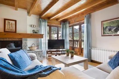 Una televisión o centro de entretenimiento en Luderna - Apartamento Orri A4