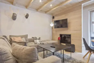 Una televisión o centro de entretenimiento en Luderna - Apartamento Val de Ruda A22 Montlude