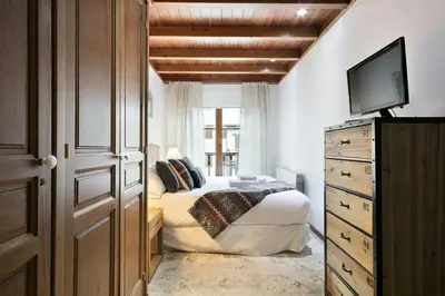 Una televisión o centro de entretenimiento en Luderna - Apartamento Val de Ruda A3 Baciver
