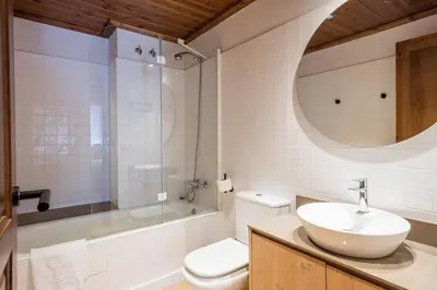 Un baño de Luderna - Apartamento Val de Ruda A9 Peülla
