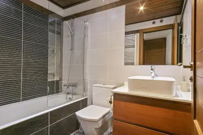 Un baño de Luderna - Apartamento Val de Ruda B15 Baretja