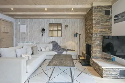 Una televisión o centro de entretenimiento en Luderna - Apartamento Val de Ruda B22 Tuc Ermer