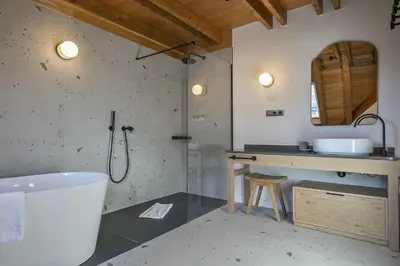 Un baño de Luderna - Casa con jardín Montcorbison