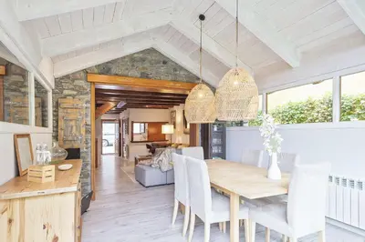 Una cocina o zona de cocina en Luderna - Casa con jardín Vista Aneto