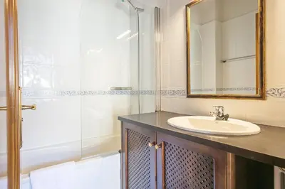 Un baño de Luderna - Dúplex Comets 4J