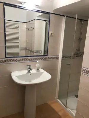 Un baño de Hostal Casiano Camarasa