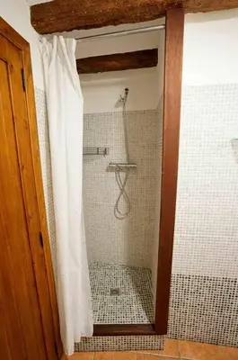 Un baño de Casa rural con mucho encanto, en un entorno mágico