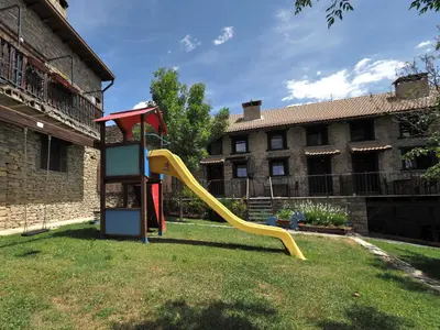 Zona de juegos infantil en Los Tres Albares