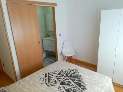 Cama o camas de una habitación en Ático BELLAVISTA -4 habitaciones dobles 2 baños completos y visita a bodega-