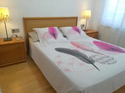 Cama o camas de una habitación en Ático BELLAVISTA -4 habitaciones dobles 2 baños completos y visita a bodega-