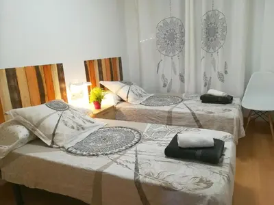 Cama o camas de una habitación en Ático BELLAVISTA -4 habitaciones dobles 2 baños completos y visita a bodega-