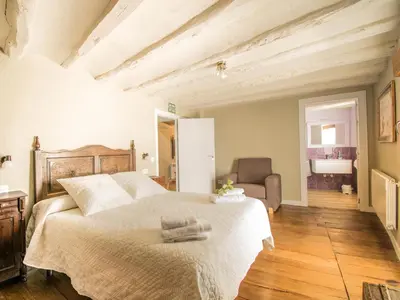 Cama o camas de una habitación en Preciosa casa para familias y grupos en Navarra
