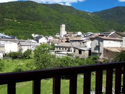 Vista general de una montaña o vista desde la posada u hostería