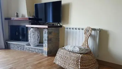 Una televisión o centro de entretenimiento en Family Duplex Esterri