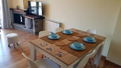 Una cocina o zona de cocina en Family Duplex Esterri