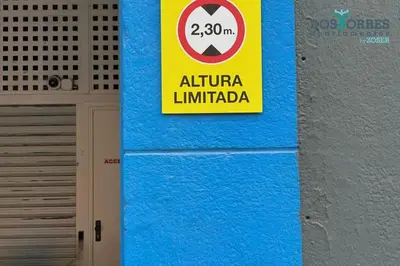 Certificado, premio, señal o documento que está expuesto en Dos Torres Légolas - Parking privado