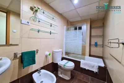 Un baño de Dos Torres Légolas - Parking privado