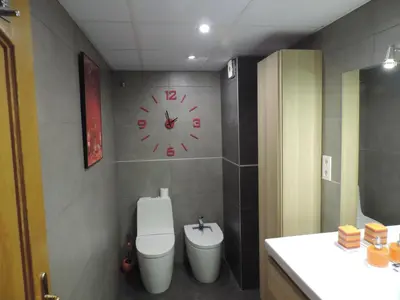 Un baño de La Balaustrada, con parking incluido