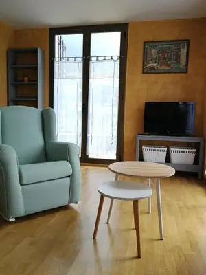 Una televisión o centro de entretenimiento en APARTAMENTO L AÜT