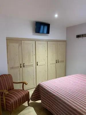 Una televisión o centro de entretenimiento en Apartament Forn d'ITA