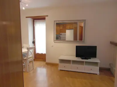 Una televisión o centro de entretenimiento en B18 - Edif Perramó - Villmor