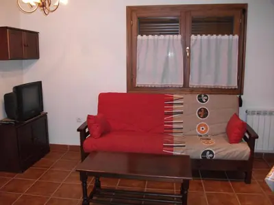 Una televisión o centro de entretenimiento en Apartamentos Arcos de Solana