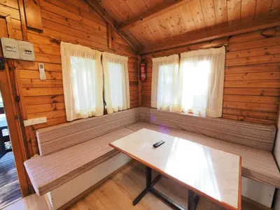 Zona de estar de Bungalows Peña Montañesa
