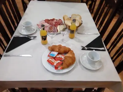 Comida en o cerca de este hostal o pensión