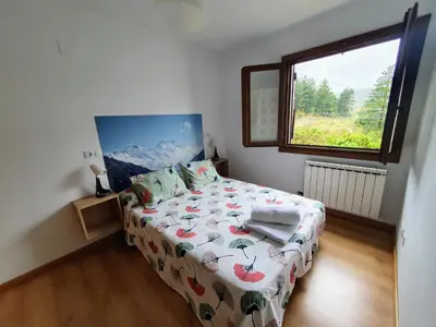 Cama o camas de una habitación en Apartamento de montaña y ESQUÍ en el Pirineo Aragonés, Villanúa - WIFI