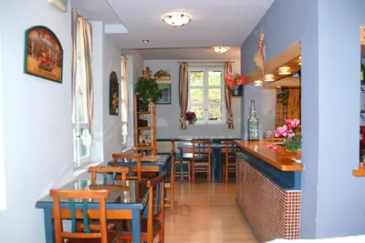 Un restaurante o sitio para comer en Posada Sarigarri