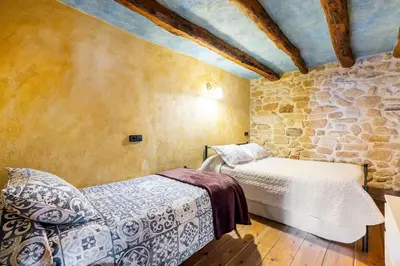Cama o camas de una habitación en Can Miqueló - casa rural 16 hòstes