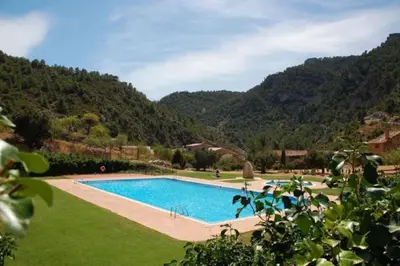 Piscina en o cerca de Can Miqueló - casa rural 16 hòstes