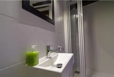 Un baño de La Bodega de Puy
