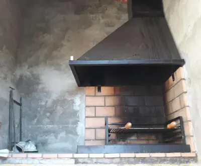 Barbacoa disponible para clientes en la casa o chalet