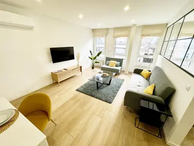 Una televisión o centro de entretenimiento en Apartamenticos Plaza Sas I