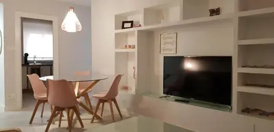 Una televisión o centro de entretenimiento en La Parada de Echegaray