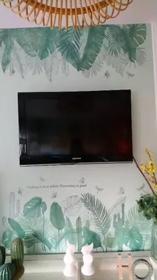 Una televisión o centro de entretenimiento en El Escondite del Cierzo