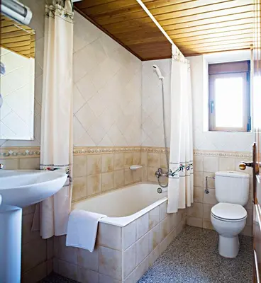 Un baño de Apartamentos Casa Buisan