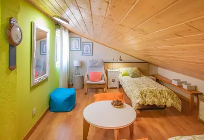 Cama o camas de una habitación en Magnifica casa rural para familias en Navarra