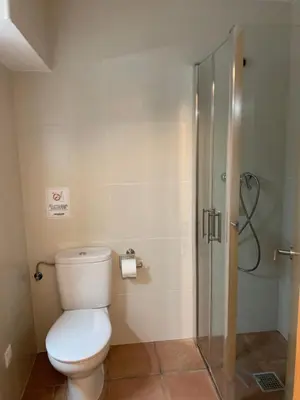 Un baño de APARTAMENTS IMPRO