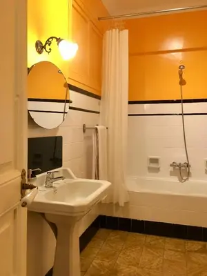 Un baño de L'ANTIGA