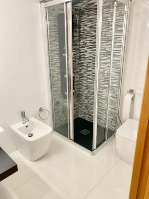 Un baño de Apto Alma Parking y Piscina GRATIS