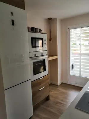 Una cocina o zona de cocina en La Parada de la Estacion con parking