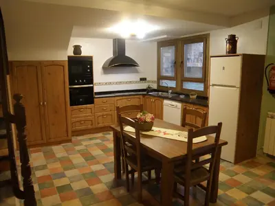 Una cocina o zona de cocina en Casa Cosculluela