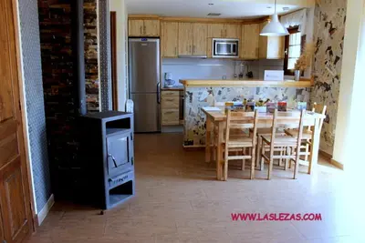 Una cocina o zona de cocina en Casa Rural Las Lezas