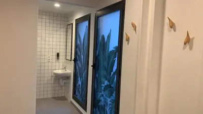 Un baño de VTZ The Botanic Hostel