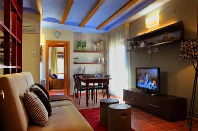 Una televisión o centro de entretenimiento en Apartamentos Casa Molinero