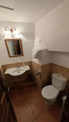 Un baño de Casa rural Casaplana, hasta 23pax, con piscina, Zona Prepirineo aragonés